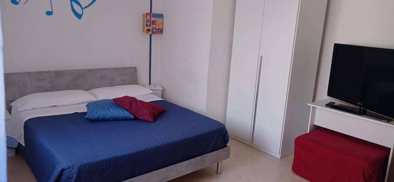 B&B Ale E Gio Piombino Exterior photo